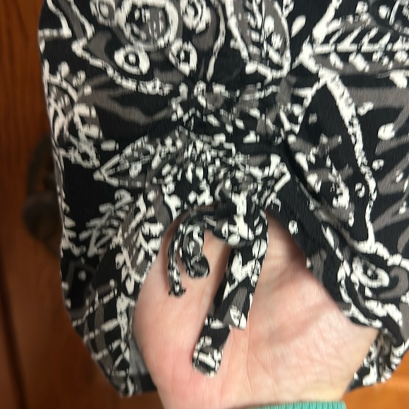 Gloria Vanderbilt Casuals leaf, flower and diamond print XL button down shirt - Picture 5 of 9